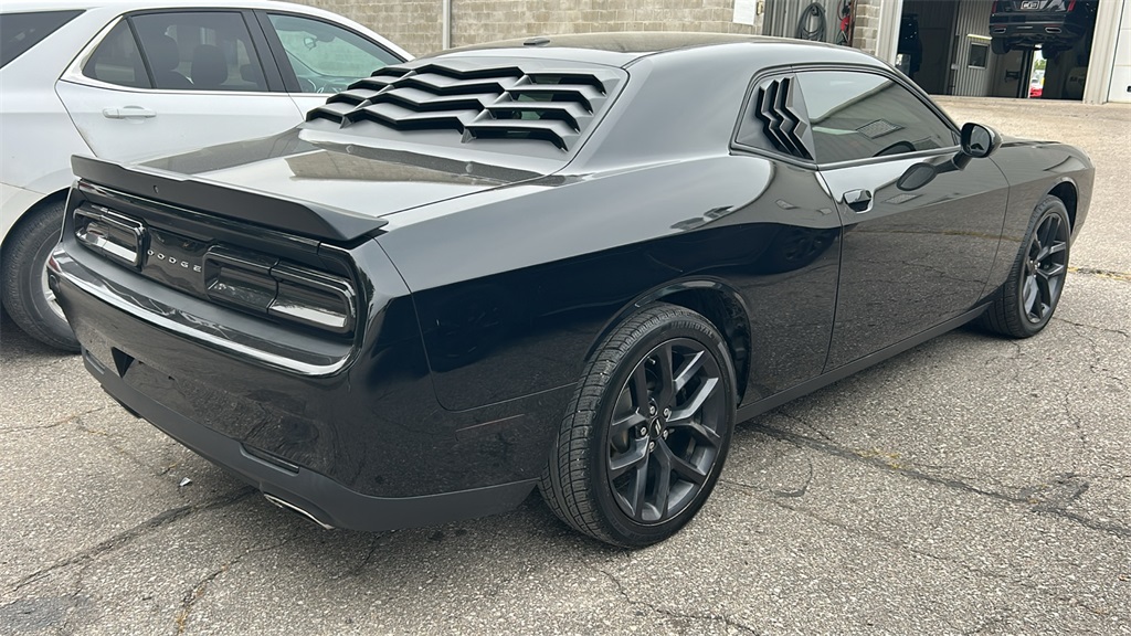 2019 Dodge Challenger SXT photo 2