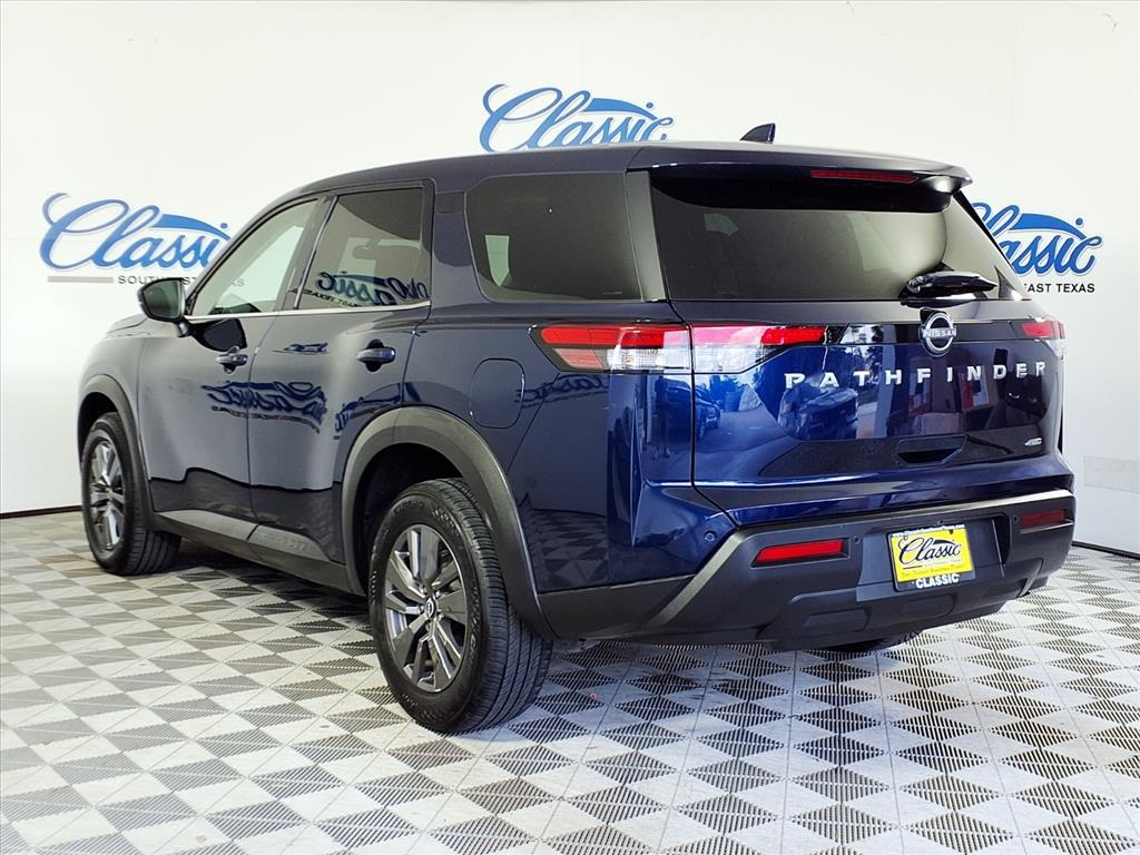 2022 Nissan Pathfinder S photo 2