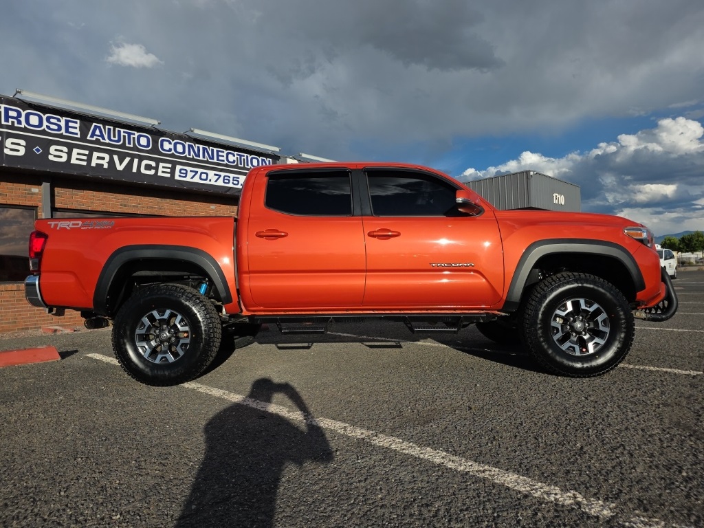2017 Toyota Tacoma TRD Off-Road photo 5