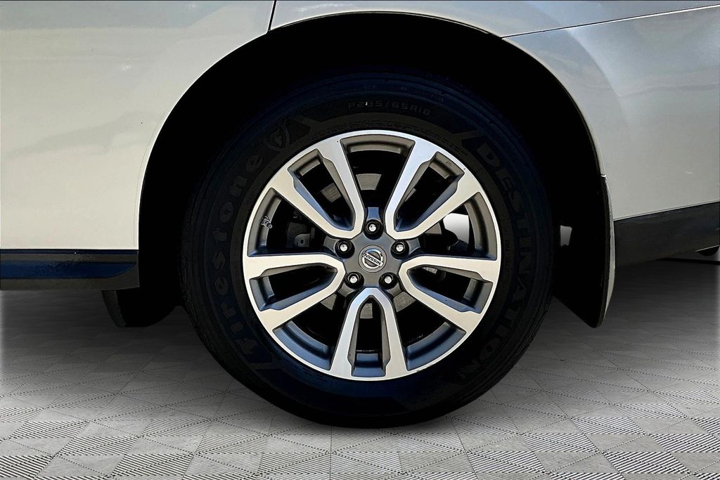 2015 Nissan Pathfinder S photo 29