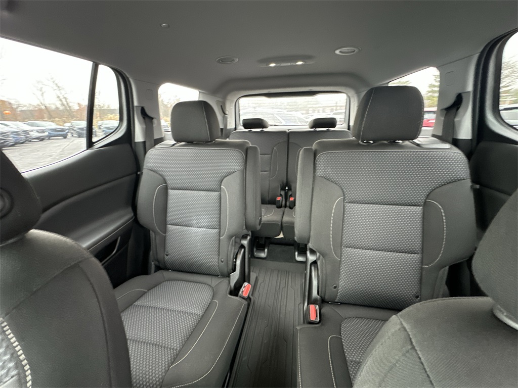 2023 GMC ACADIA - Image 17