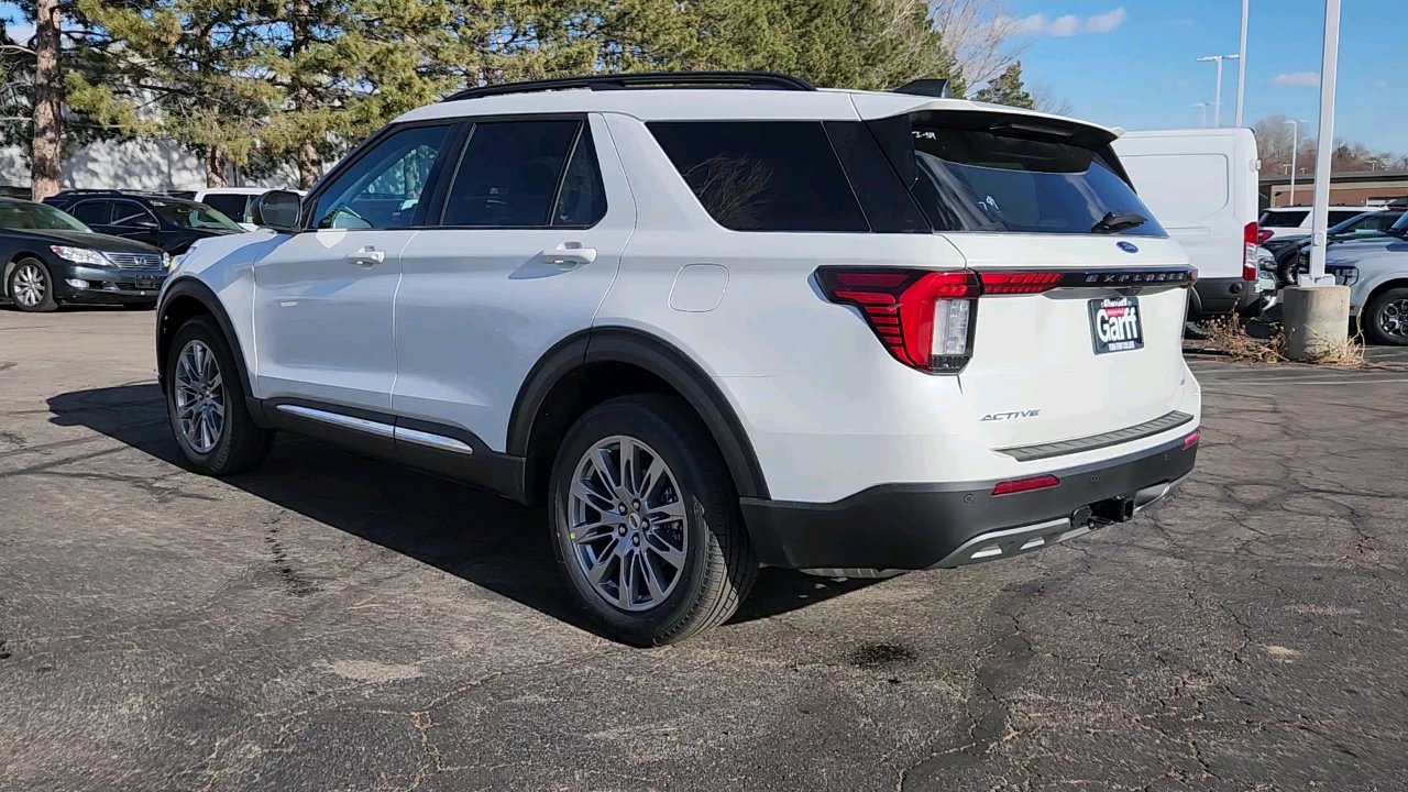 2025 Ford Explorer photo 4