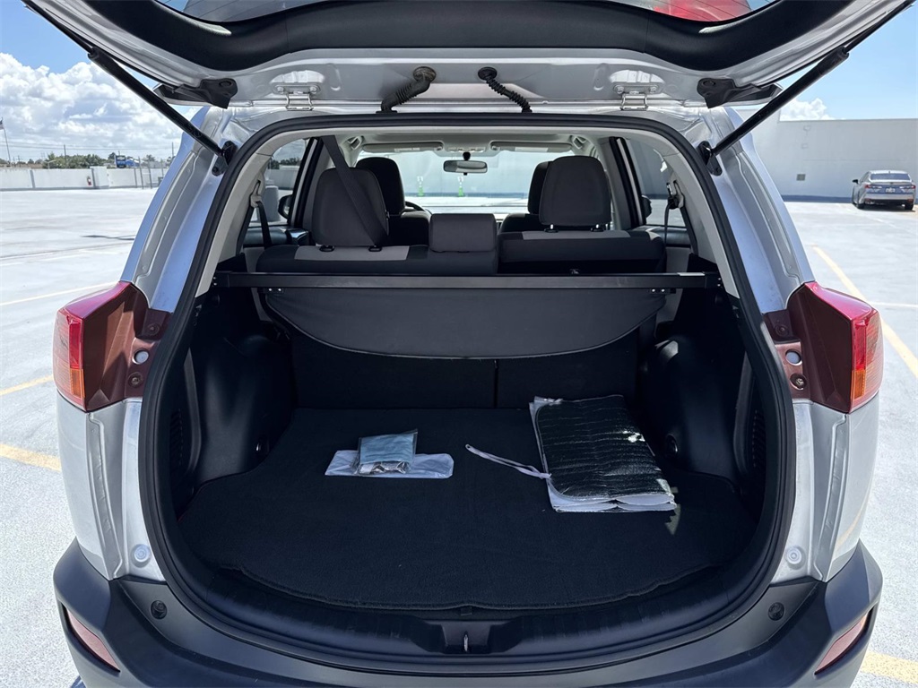 2015 Toyota RAV4 XLE photo 6