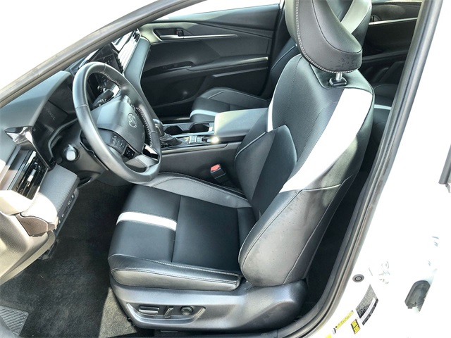 2025 Toyota Camry SE photo 4