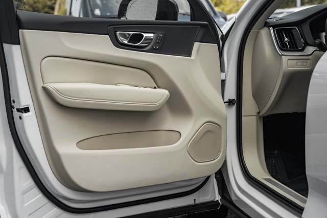 2025 Volvo XC60 Hybrid T8 Plus photo 30