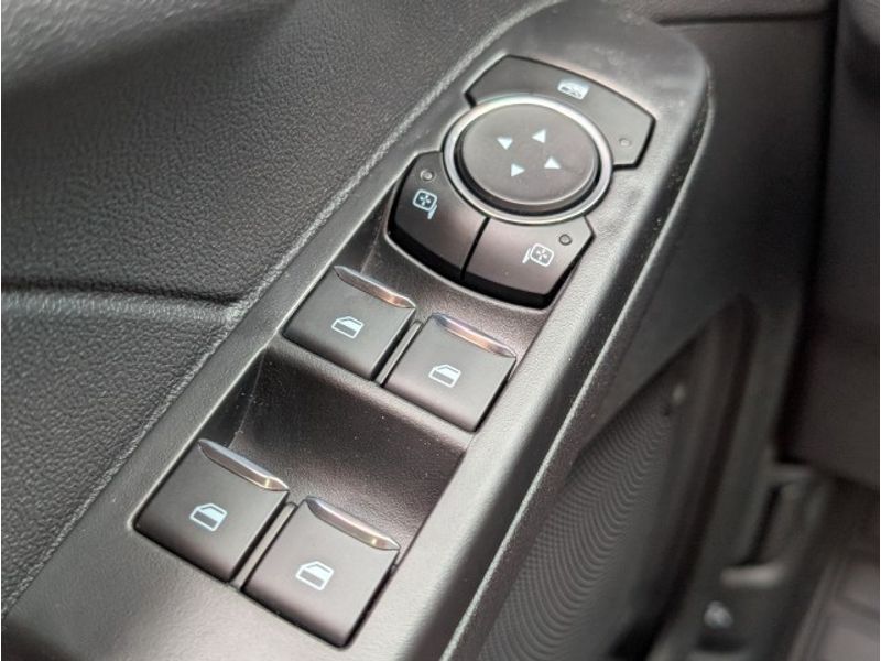 2025 Ford Escape ST-Line Sport photo 2