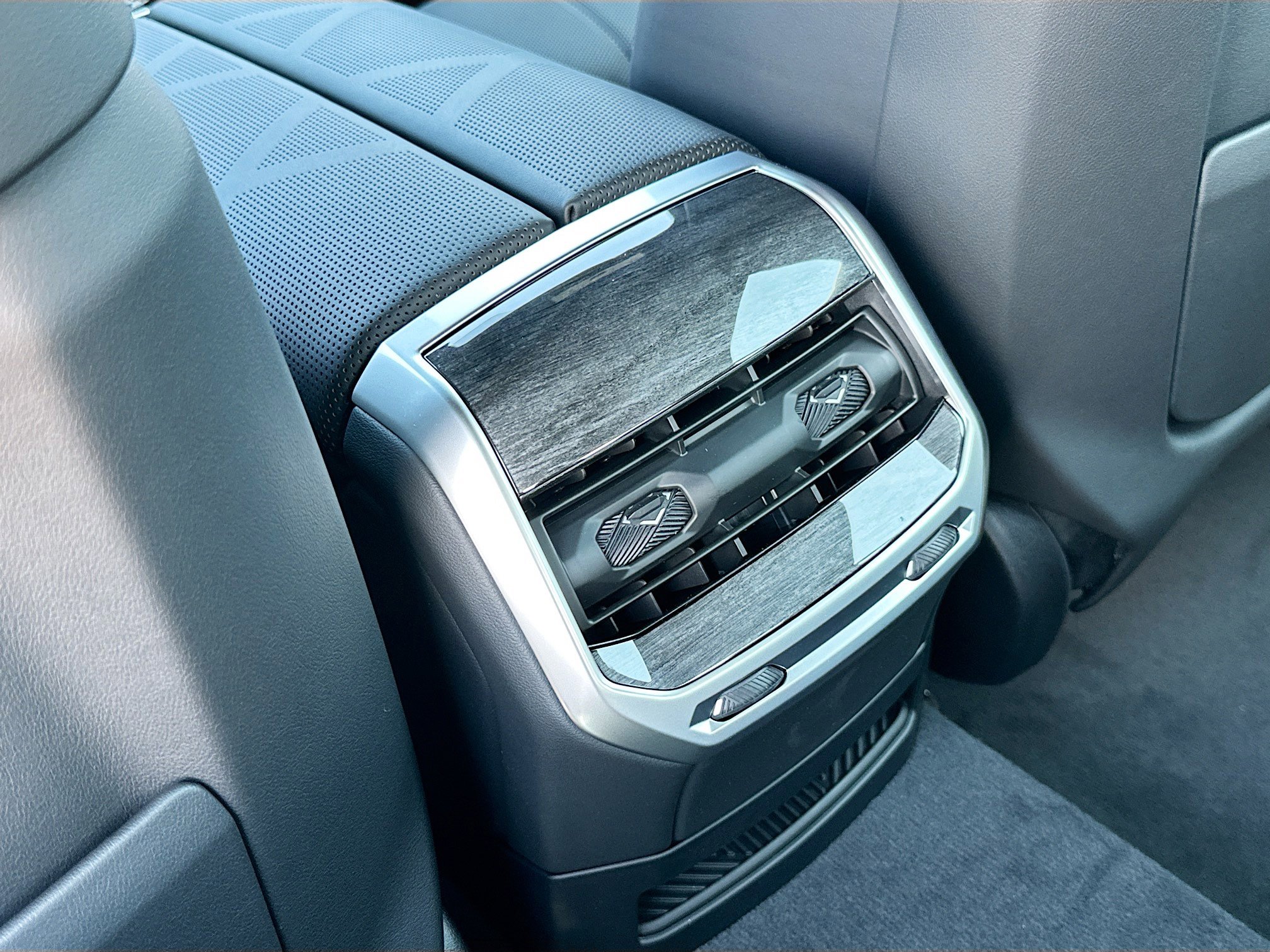 2025 Bmw 750e photo 19