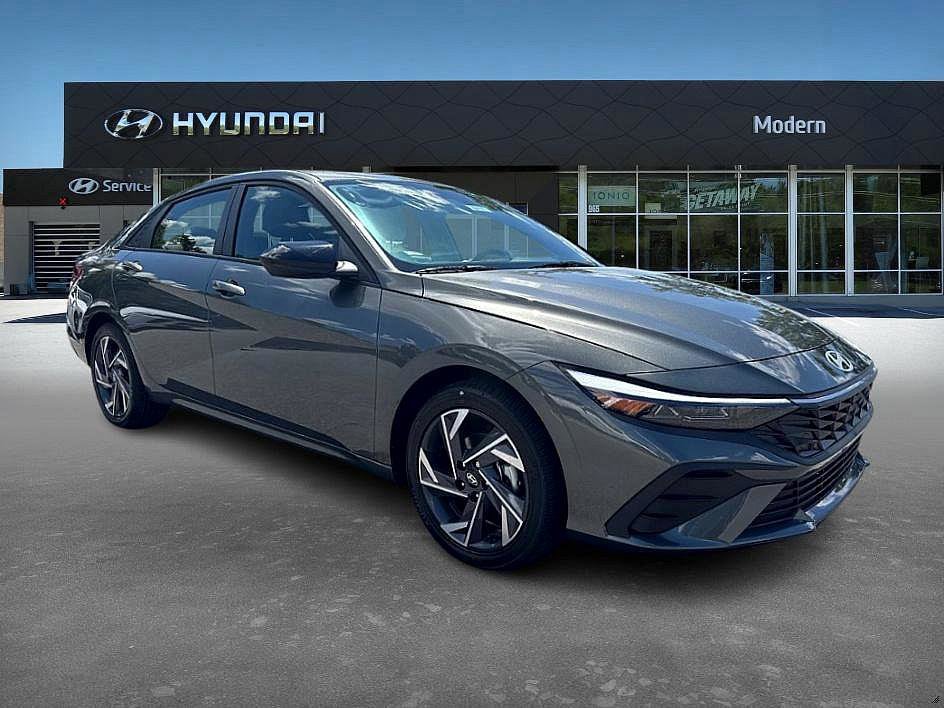 2025 Hyundai Elantra SEL Sport photo 2