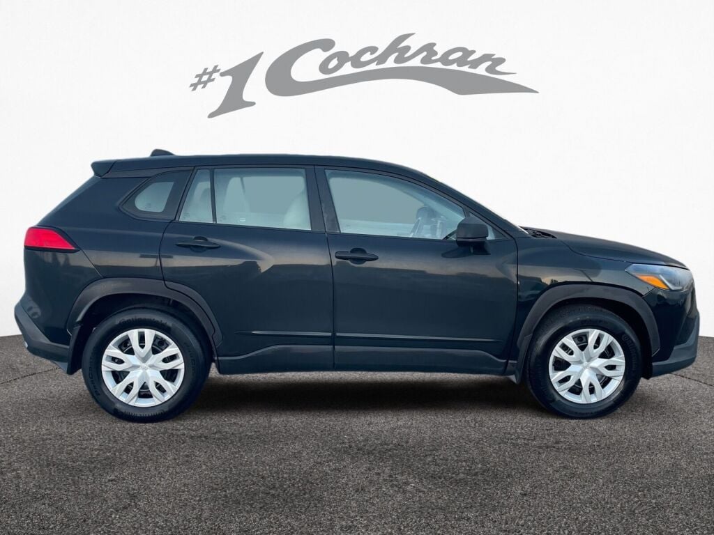2024 Toyota Corolla Cross L photo 6