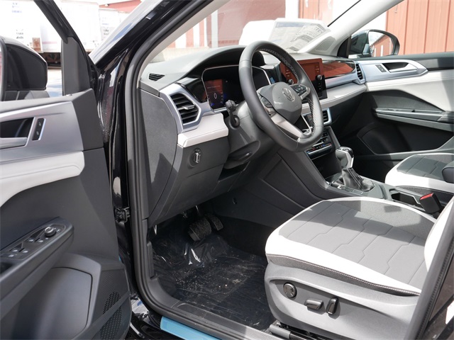 2025 Volkswagen Taos SE photo 5