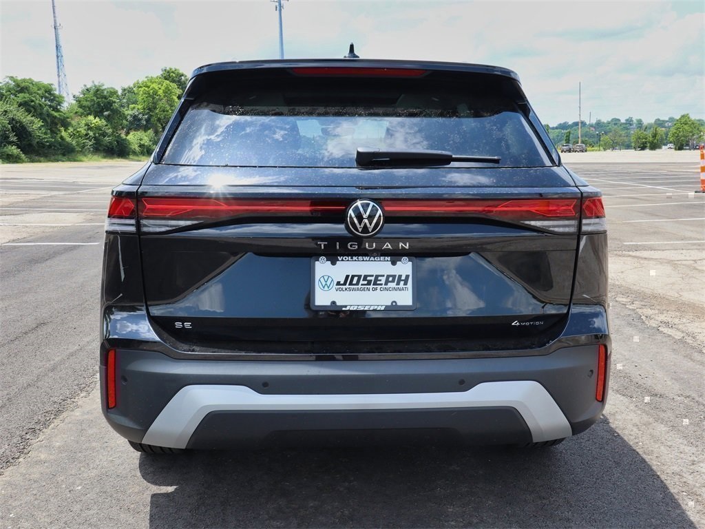 2025 Volkswagen Tiguan SE photo 3