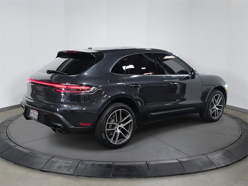 2023 Porsche Macan T photo 7