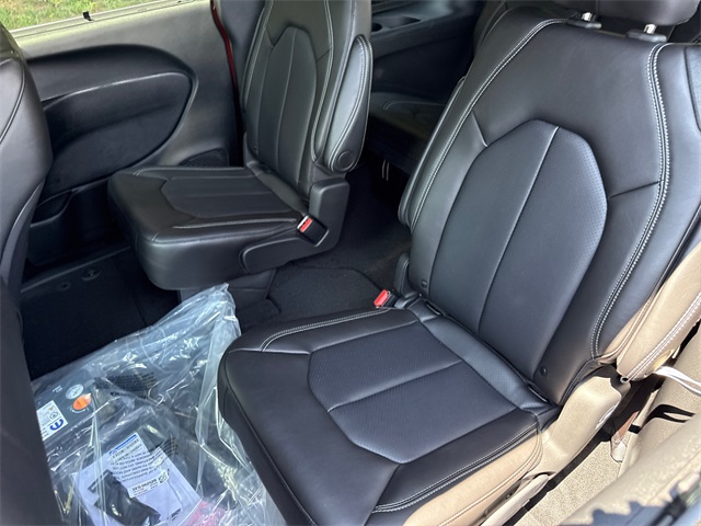 2026 Chrysler Pacifica photo 25