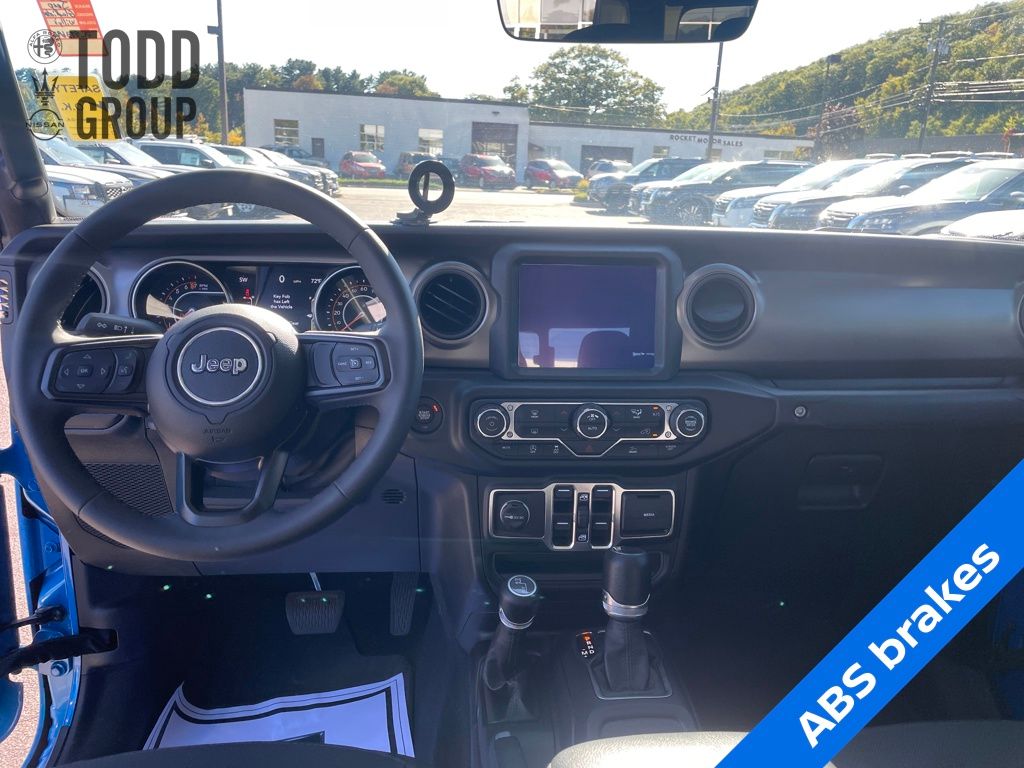 2023 Jeep Gladiator Willys photo 12