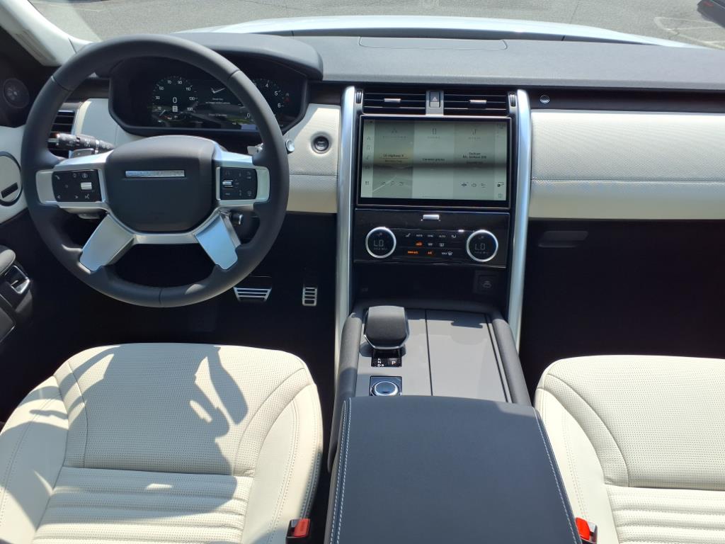 2025 Land Rover Discovery SE photo 3