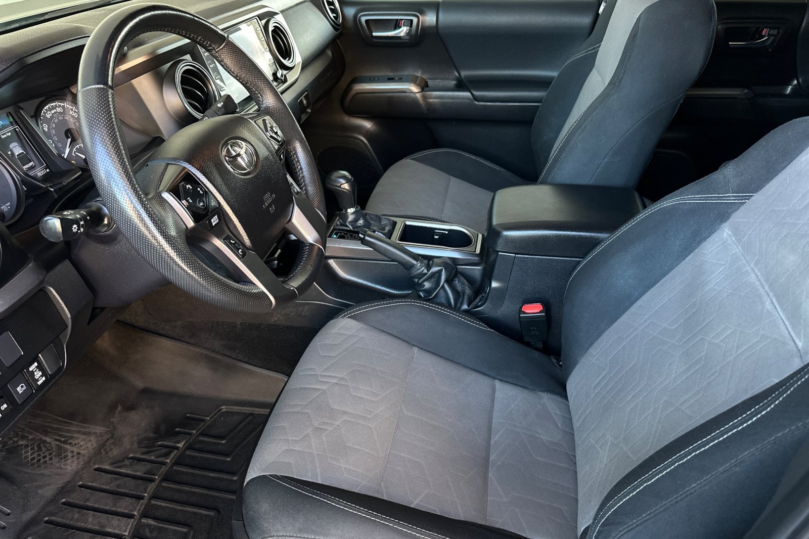 2022 Toyota Tacoma TRD Off-Road V6 photo 9