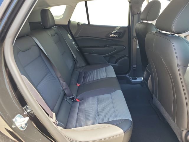 2025 Chevrolet Trax LT photo 22