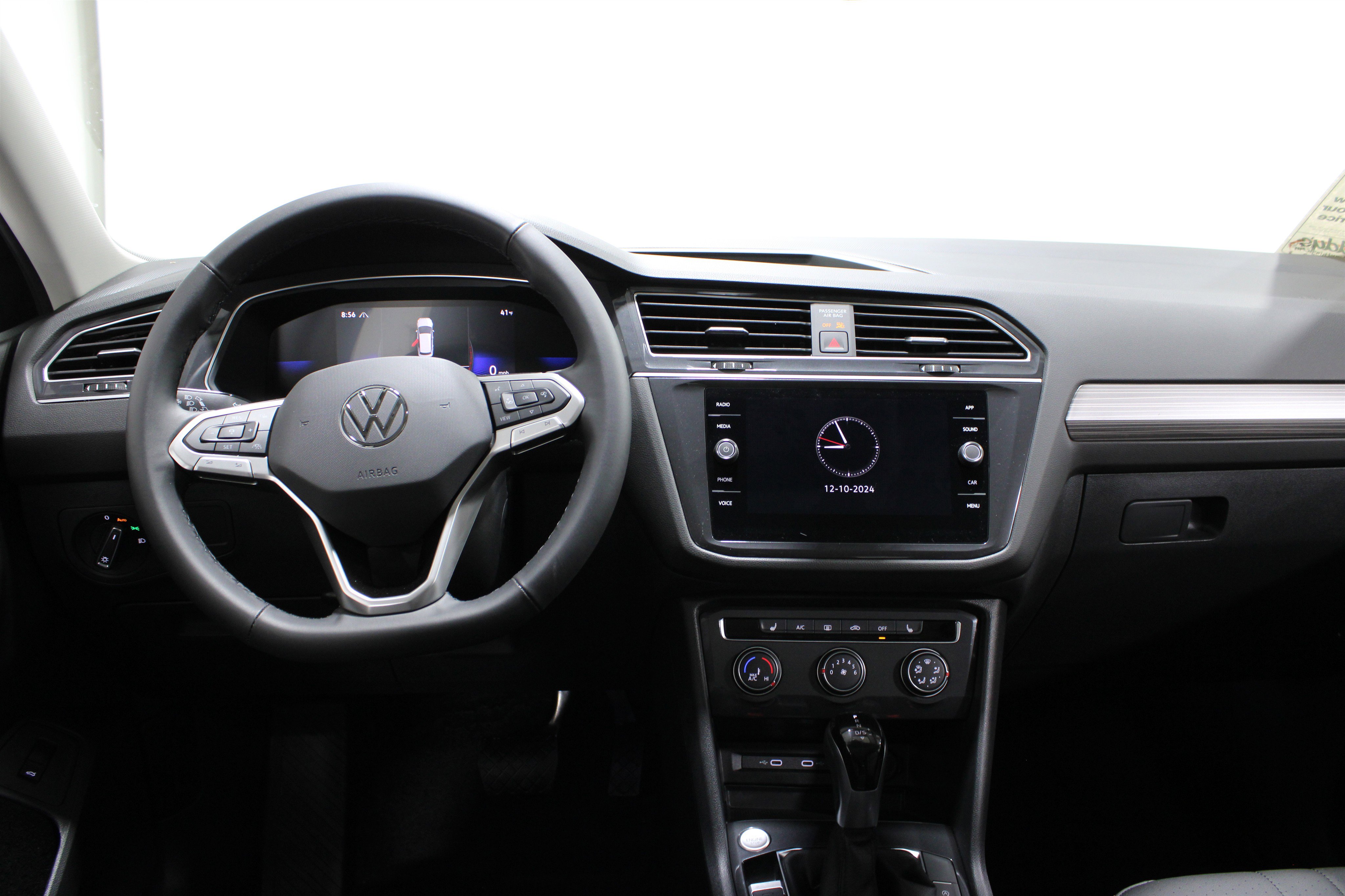 2024 Volkswagen Tiguan Wolfsburg Edition photo 2