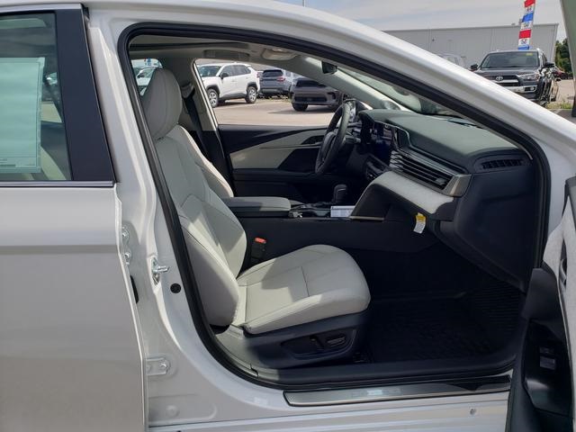 2025 Toyota Camry XLE photo 13