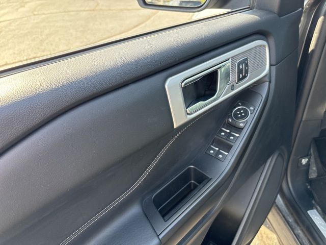 2020 Ford Explorer Limited photo 18