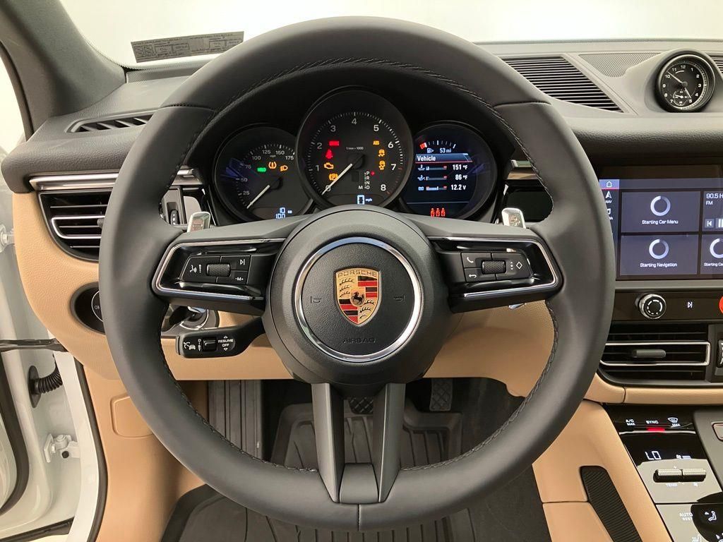 2025 Porsche Macan T photo 16