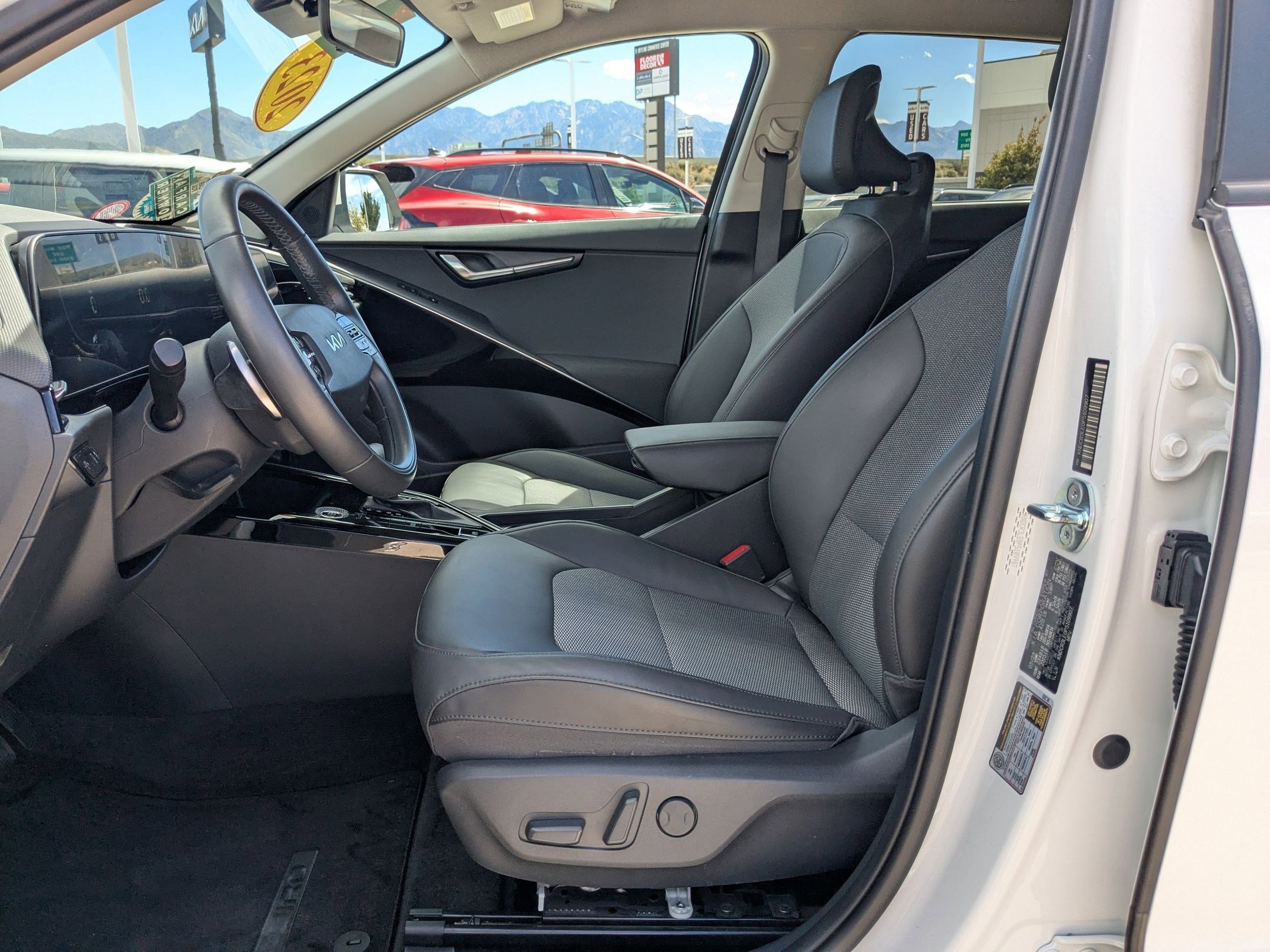 2023 Kia Niro EX photo 15