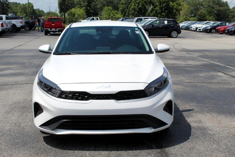 2024 Kia Forte LX photo 3