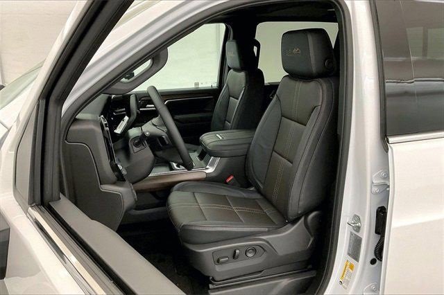 2025 Chevrolet Silverado 3500HD High Country photo 11