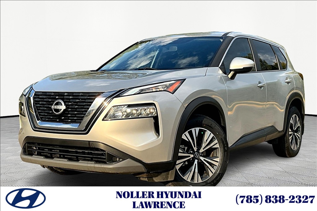 2022 Nissan Rogue SV's photo