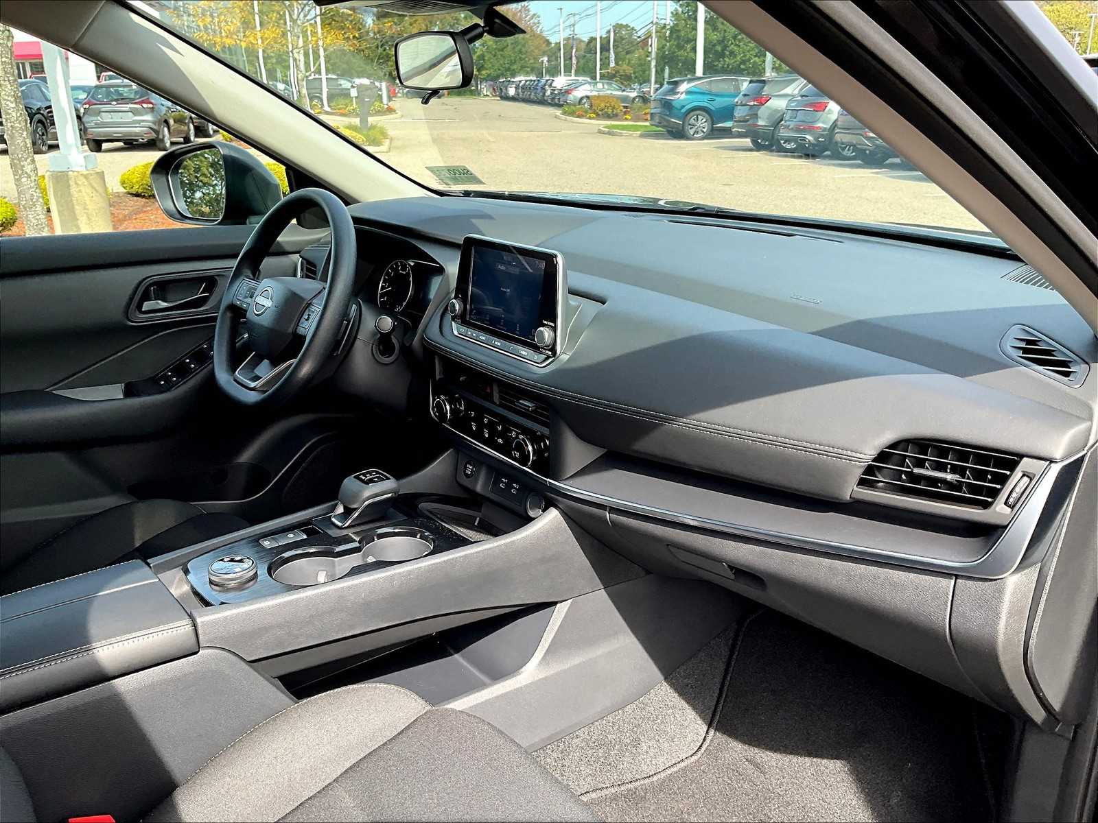 2025 Nissan Rogue S photo 6