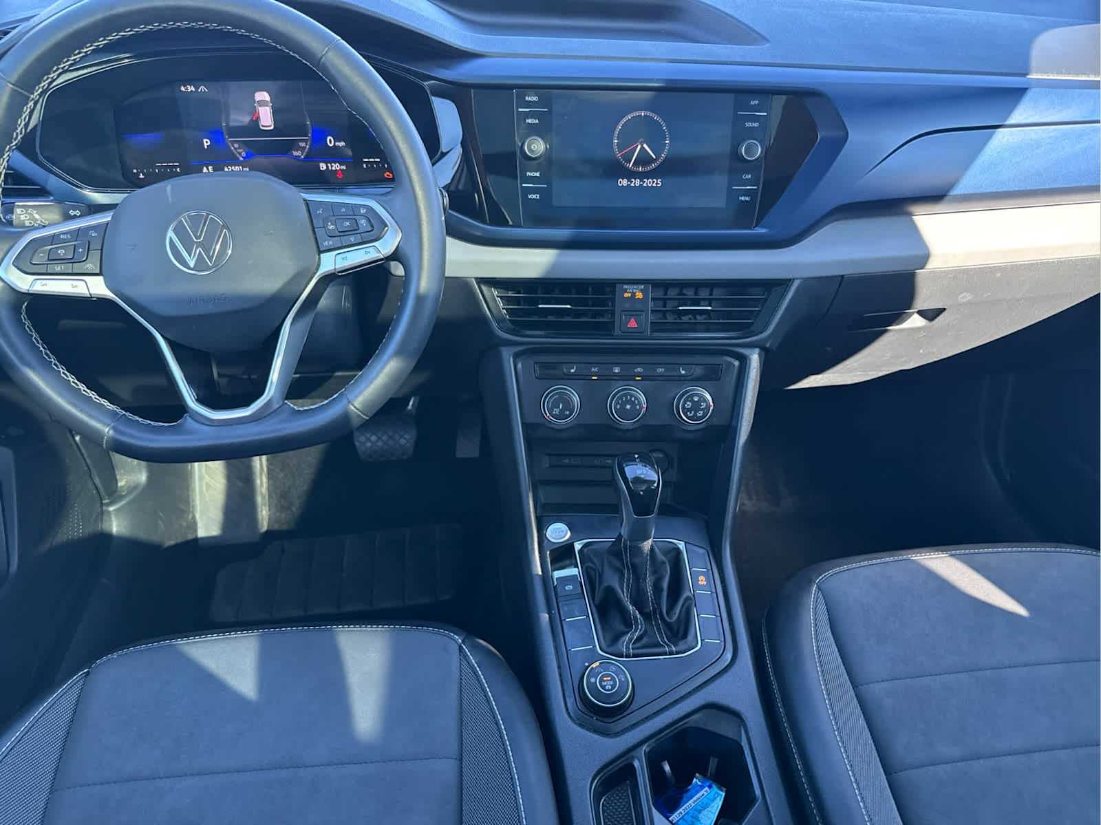 2022 Volkswagen Taos SE photo 16