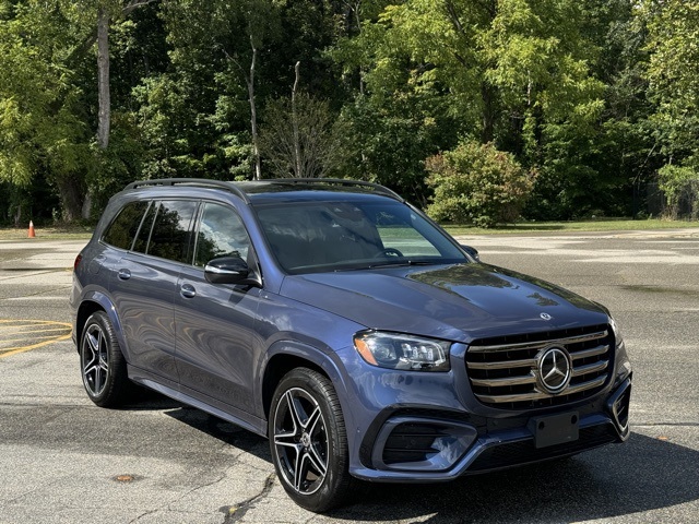 2024 Mercedes Benz GLS 450 4MATIC photo 3