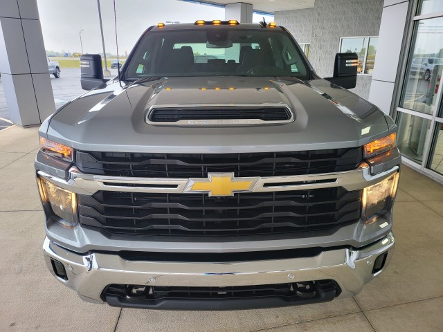 2026 Chevrolet Silverado 2500HD LT photo 3