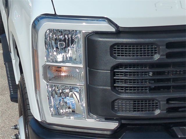 2026 Ford F-350 photo 9