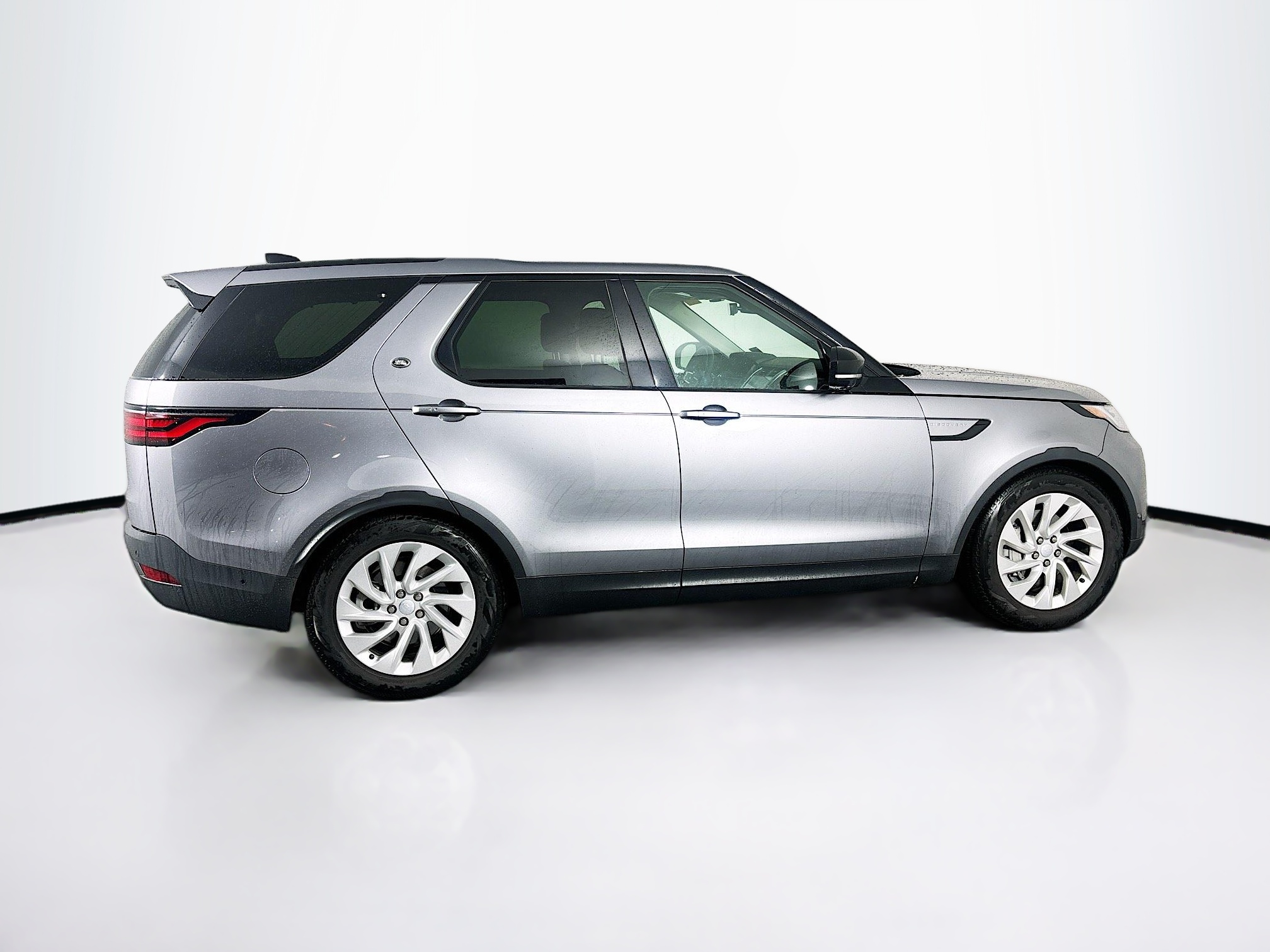2024 Land Rover Discovery S photo 4