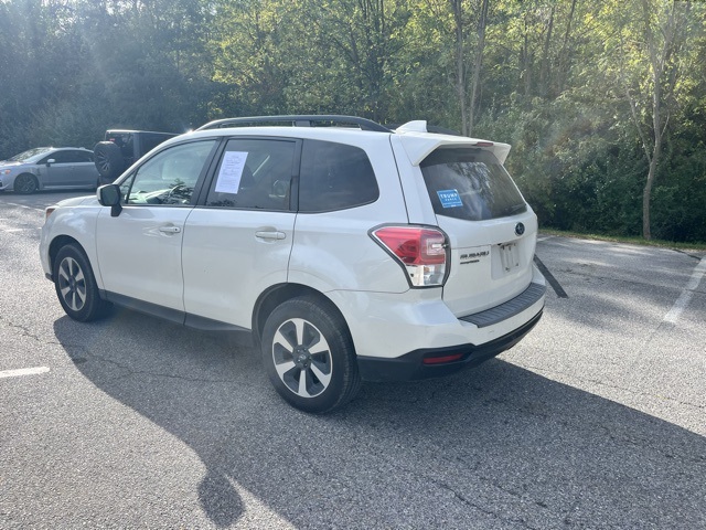 2017 Subaru Forester 2.5i Premium photo 4