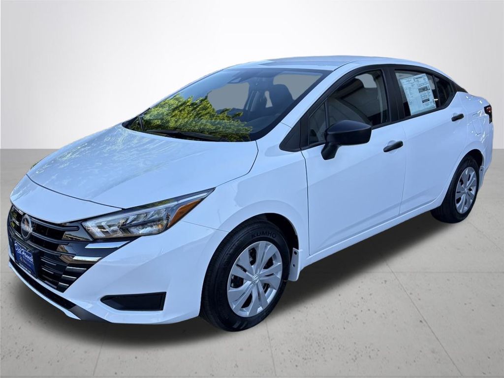 2025 Nissan Versa 1.6 S photo 2