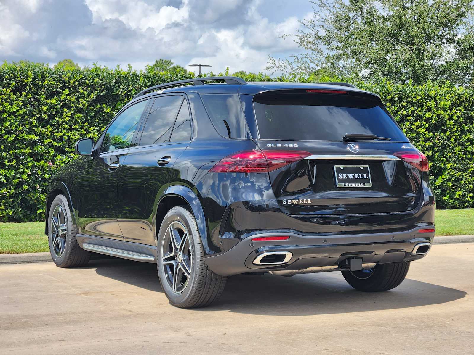 2026 Mercedes Benz GLE 450 4MATIC photo 3