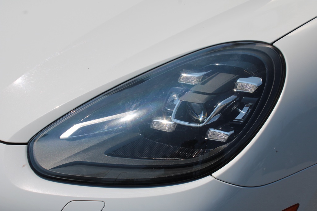 2017 Porsche Cayenne Platinum Edition photo 10