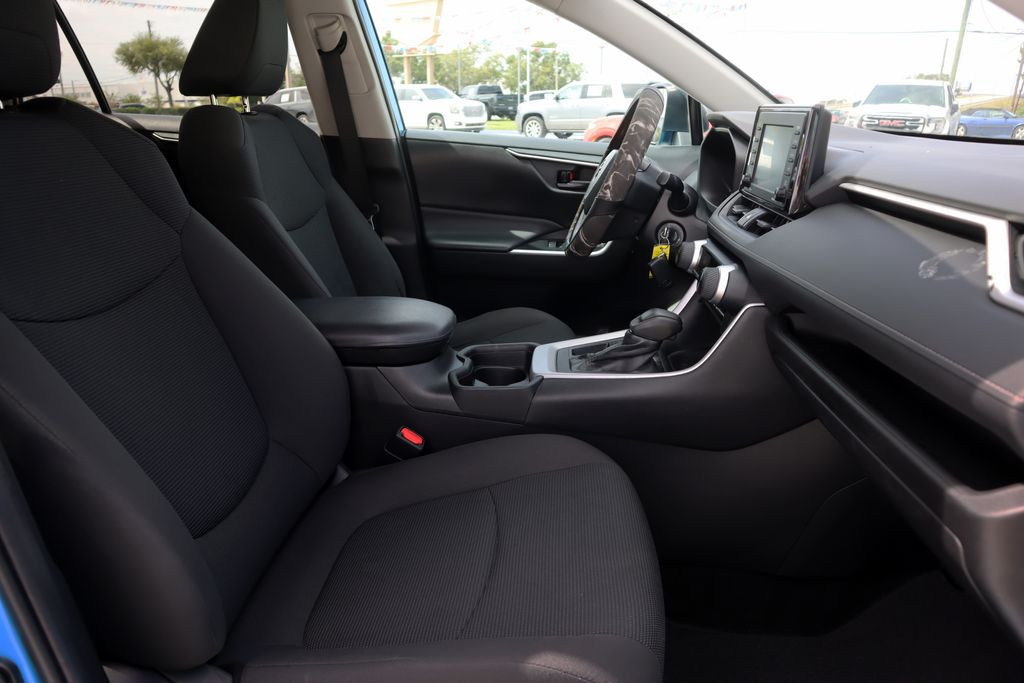 2020 Toyota RAV4 LE photo 23