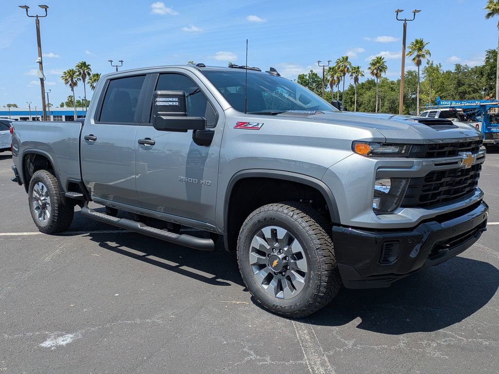 2025 Chevrolet Silverado 2500HD Custom photo 2