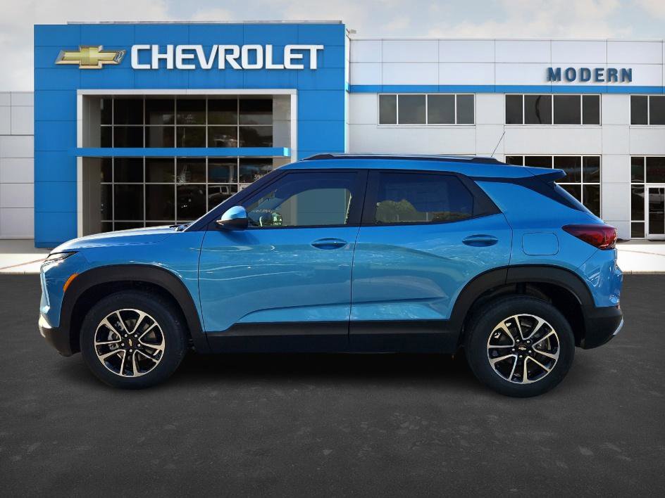 2025 Chevrolet Trailblazer LT photo 2