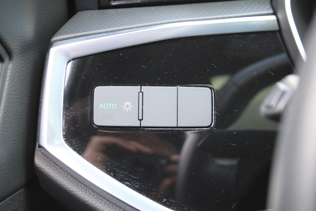 2021 Audi Q3 S line Premium 45 TFSI photo 15