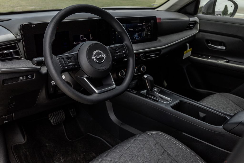 2025 Nissan Kicks SV photo 9