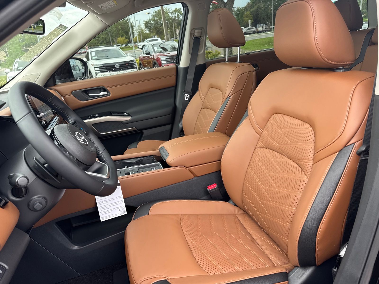 2025 Nissan Pathfinder Platinum photo 28