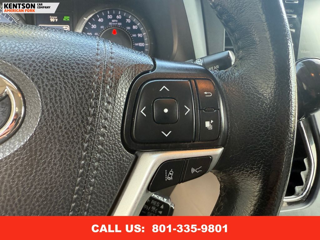 2019 Toyota Sienna XLE photo 18