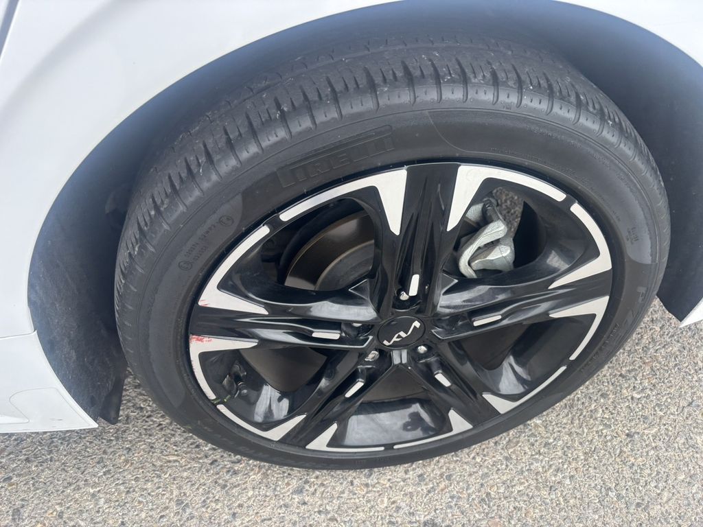 2024 Kia K5 GT-Line photo 14