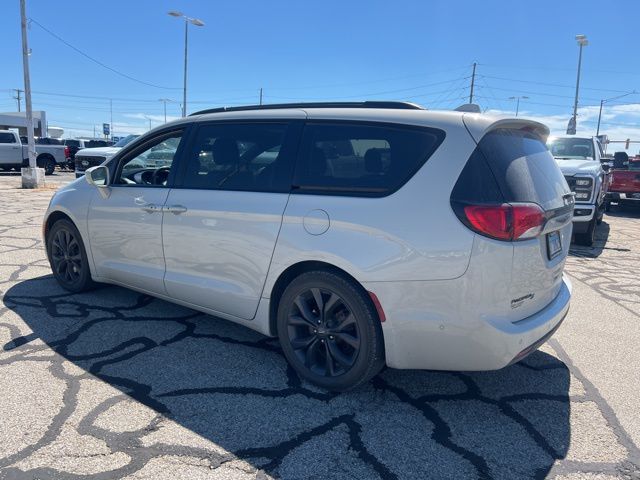 2020 Chrysler Pacifica Touring L photo 5