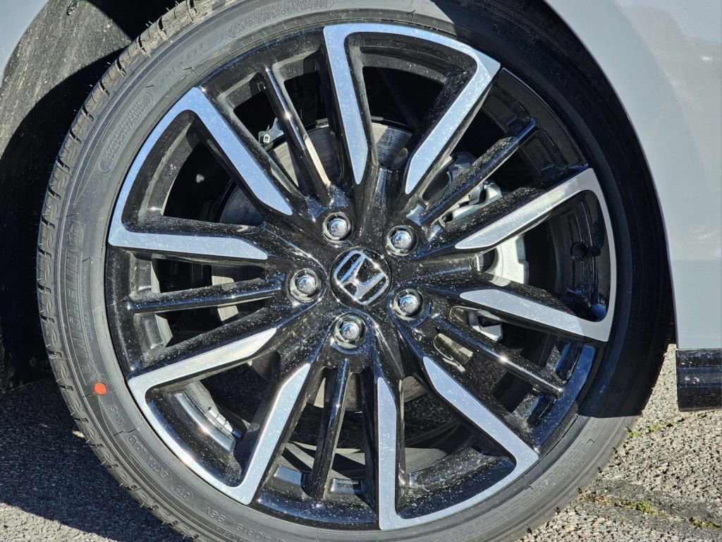 2025 Honda Accord Hybrid Touring photo 3