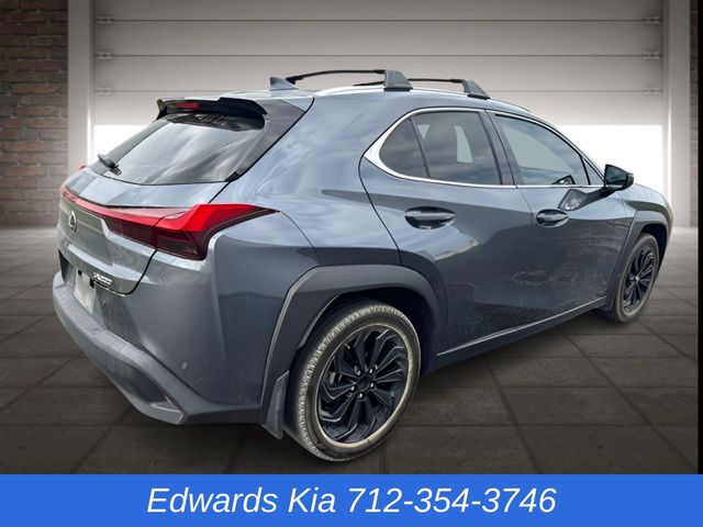 2022 Lexus UX 200 photo 3